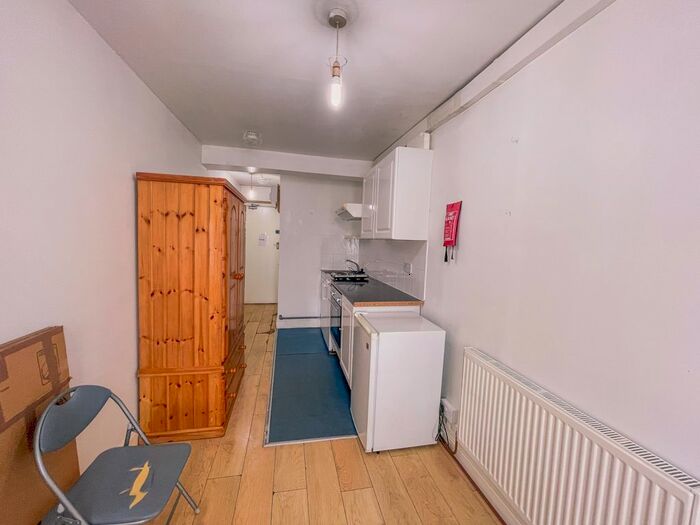 Studio To Rent In Kember Street, Islington, London, N1