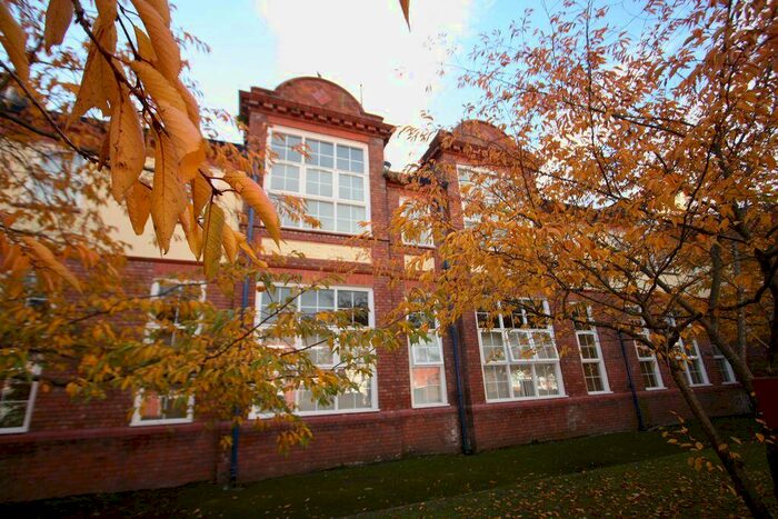 2 Bedroom Apartment To Rent In Cambridge Court, Ellesmere Port, Cheshire, CH65