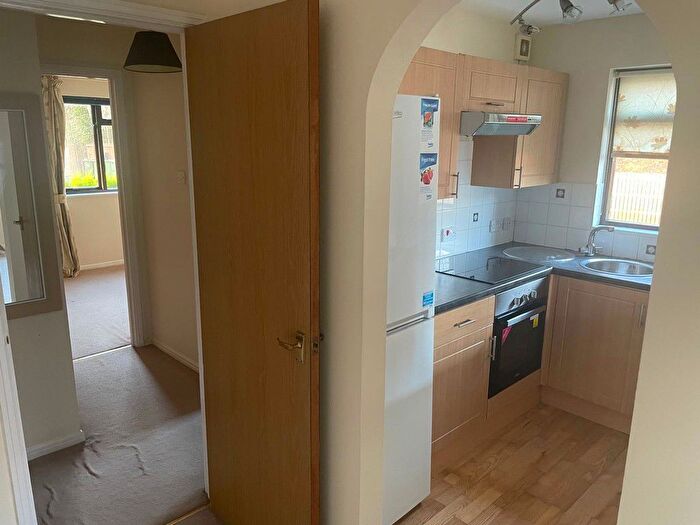 1 Bedroom Flat To Rent In Lawrence Close, Guildford, GU4