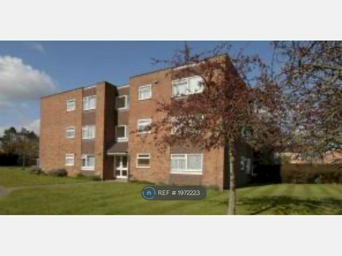 2 Bedroom Flat To Rent In Egmont Court, Walton-On-Thames, KT12