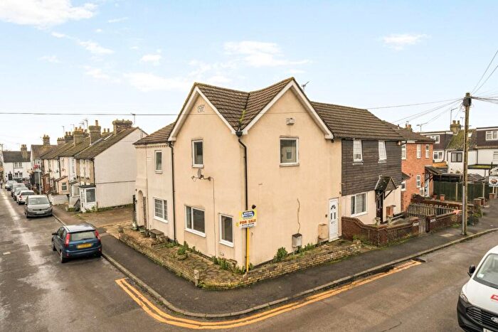 2 Bedroom End Of Terrace House For Sale In Alma Road, Eccles, Aylesford, ME20