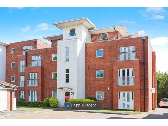2 Bedroom Flat To Rent In Hawkes Close, Langley, Slough, SL3