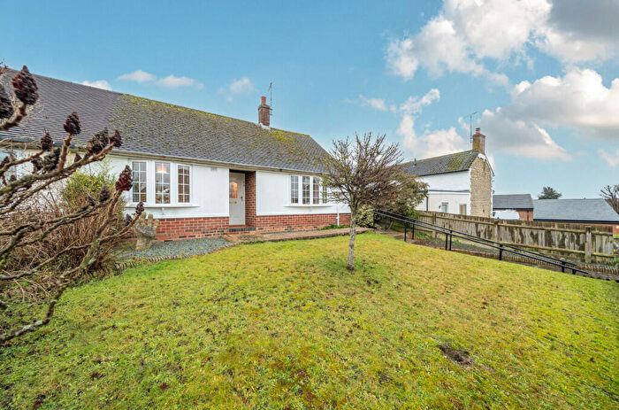 2 Bedroom Bungalow For Sale In Puxley Road, Deanshanger, Northamptonshire, MK19