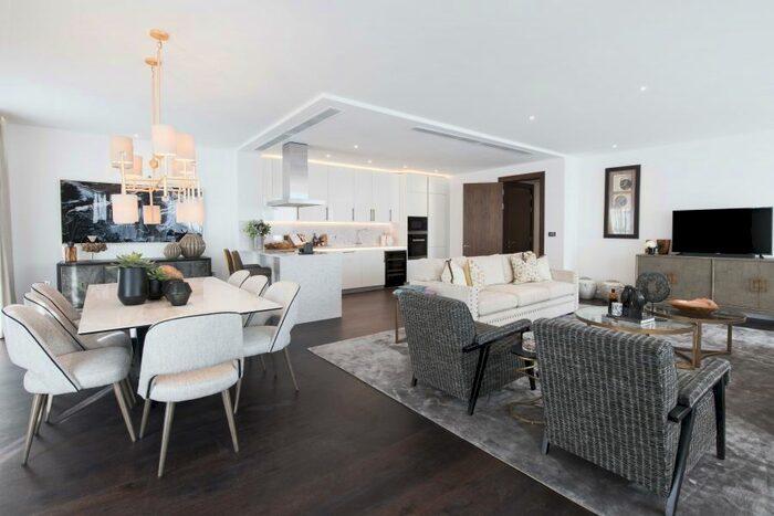 3 Bedroom Flat To Rent In Charles Clowes Walk, London, SW11