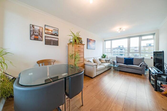 2 Bedroom Flat For Sale In Dagnall Street, Battersea, SW11