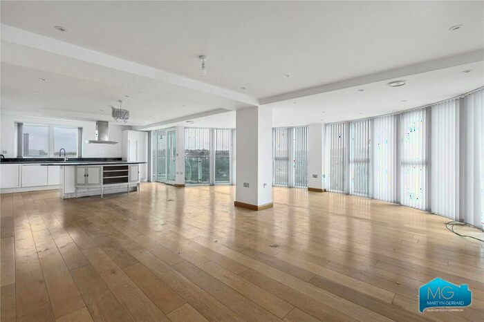 3 Bedroom Apartment To Rent In Station Road, New Station, Hertfordshire, EN5