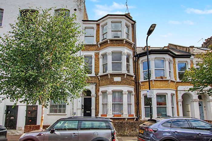 1 Bedroom Flat For Sale In Flat C, Prince George Road, Hackney, London, N16