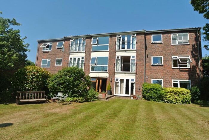 2 Bedroom Apartment To Rent In Weybridge, KT13