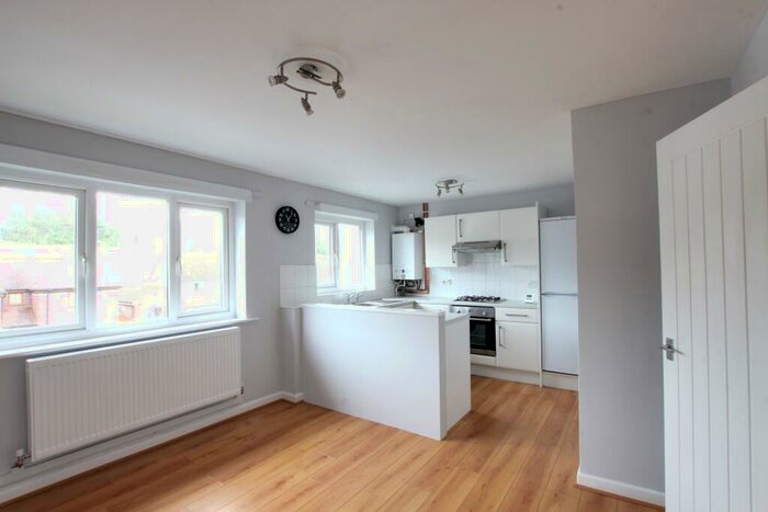 2 Bedroom Apartment To Rent In The Yews, Horndean, PO8