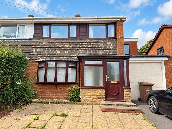 4 Bedroom Property To Rent In Poukhill Close, Walsall, WS2