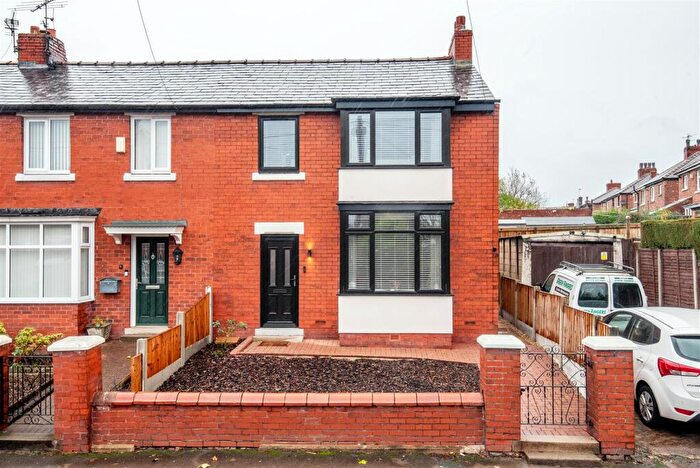 3 Bedroom End Of Terrace House For Sale In Balshaw Road, Leyland, PR25