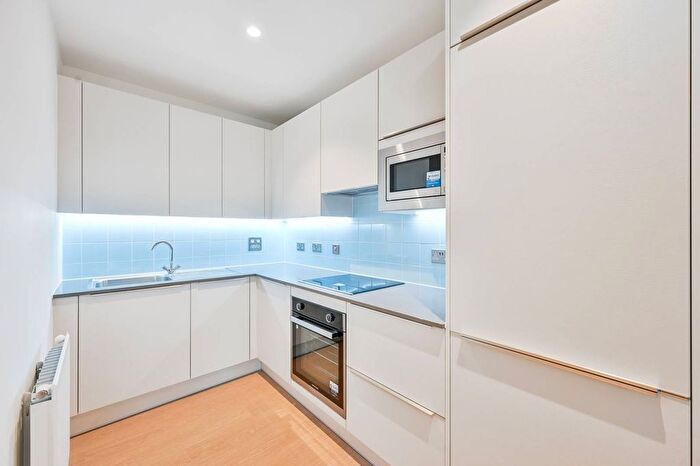 Studio To Rent In Lockgate Lodge, Lewisham, London, SE13