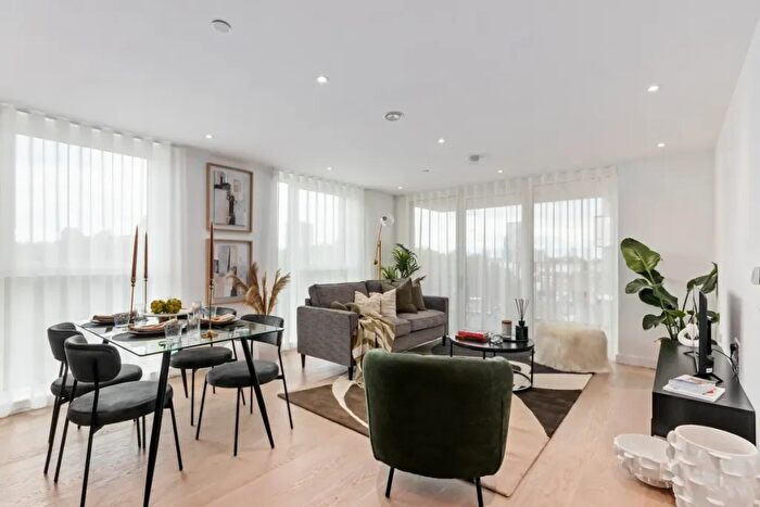2 Bedroom Flat To Rent In Woolmore Street, Quest House, London, E14