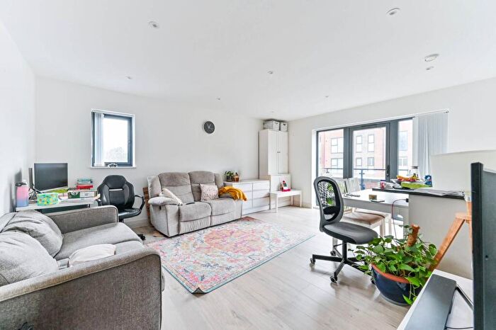 2 Bedroom Flat To Rent In More Close, Croydon, Purley, CR8