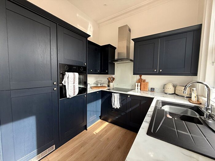 1 Bedroom Flat To Rent In Portland Avenue, Exmouth, EX8