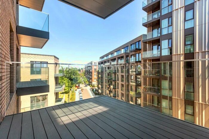 2 Bedroom Apartment To Rent In Willowbrook House, Woodberry Down, Finsbury Park, N4