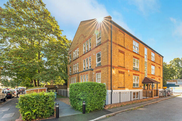 1 Bedroom Apartment To Rent In The Gardens, East Dulwich London, SE22