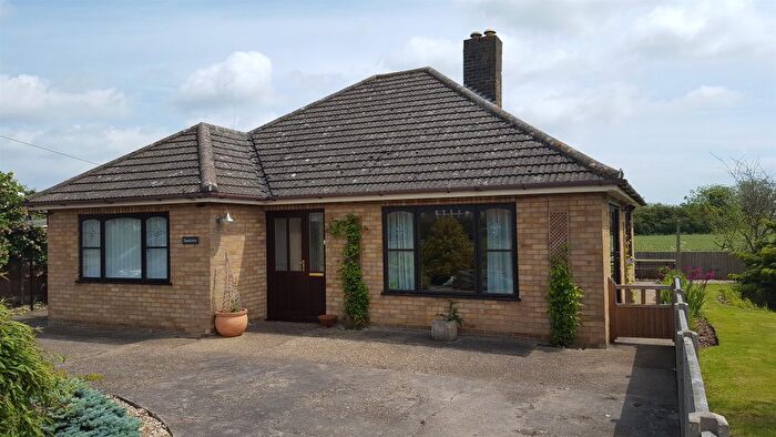 2 Bedroom Detached Bungalow For Sale In Hogsthorpe Road, Mumby, Alford, LN13
