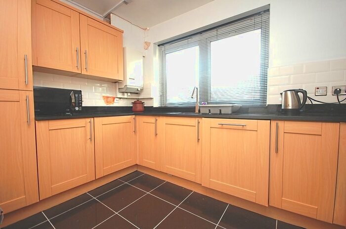 2 Bedroom Flat To Rent In St. Saviours Estate, London, SE1