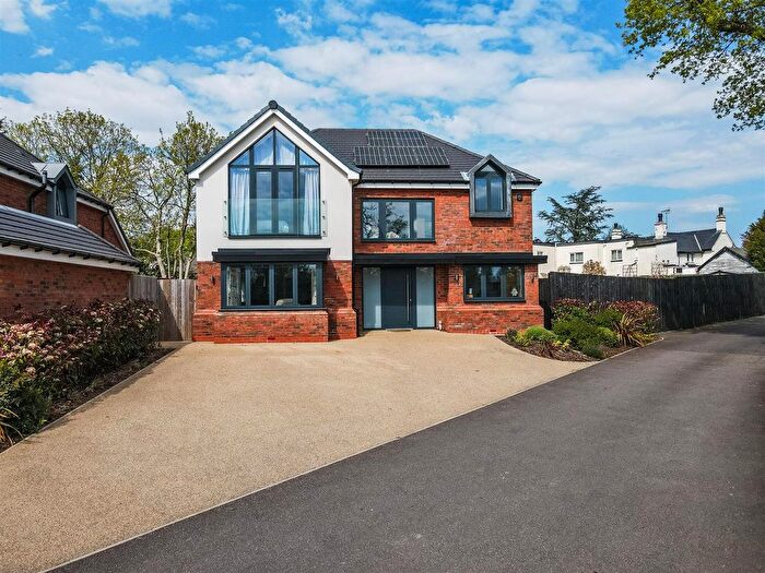 4 Bedroom Detached House For Sale In C Wood Lane, Earlswood, B94