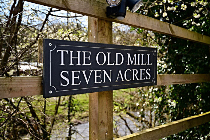 4 Bedroom Country House For Sale In Seven Acres, Kilwinning, KA13