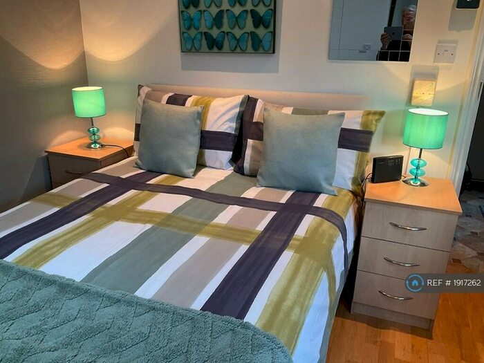 Studio To Rent In Grosvenor Gardens, London, NW2