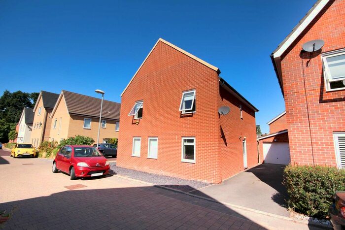 4 Bedroom Detached House To Rent In Meteor Place, Bracknell, RG12