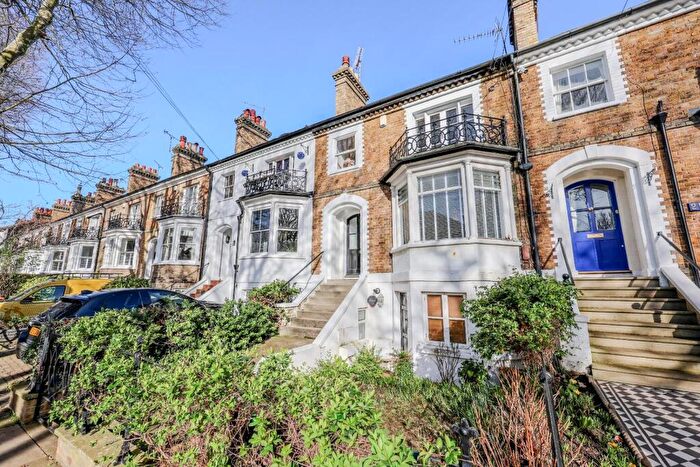 2 Bedroom Flat For Sale In Cambridge Road, Southend-On-Sea, SS1