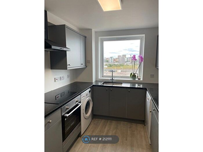 3 Bedroom Flat To Rent In Felixstowe Court, London, E16