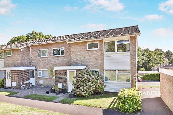 2 Bedroom Flat To Rent In Rowan Drive, BH23