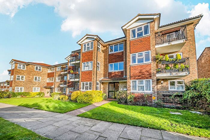 2 Bedroom Flat For Sale In Station Road, Sidcup, DA15