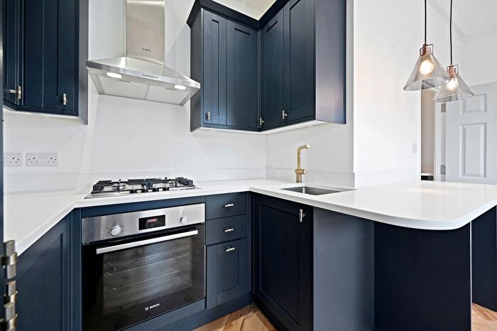 2 Bedroom Flat To Rent In Nutcroft Road, London, SE15