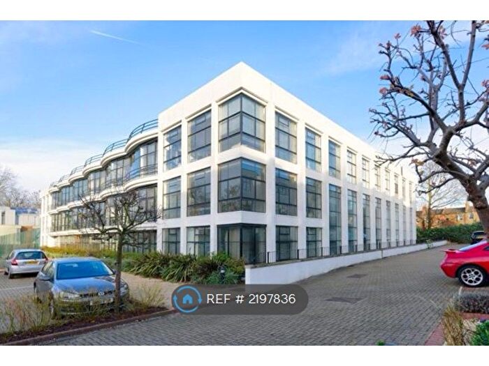 2 Bedroom Flat To Rent In Pioneer Centre, London, SE15