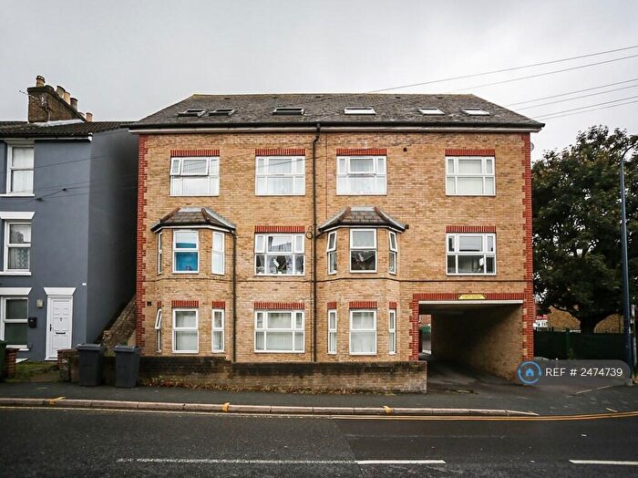2 Bedroom Flat To Rent In St. Luke's Court, Maidstone, ME14
