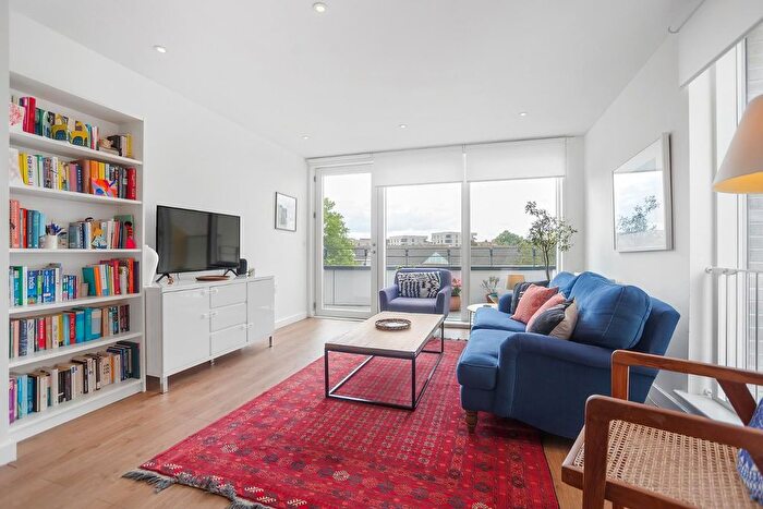 2 Bedroom Flat To Rent In Barrington Road, SW9