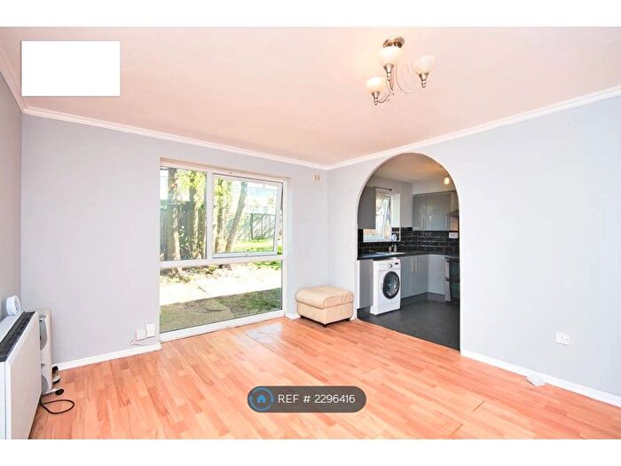 2 Bedroom Flat To Rent In Meads Court, London, E15