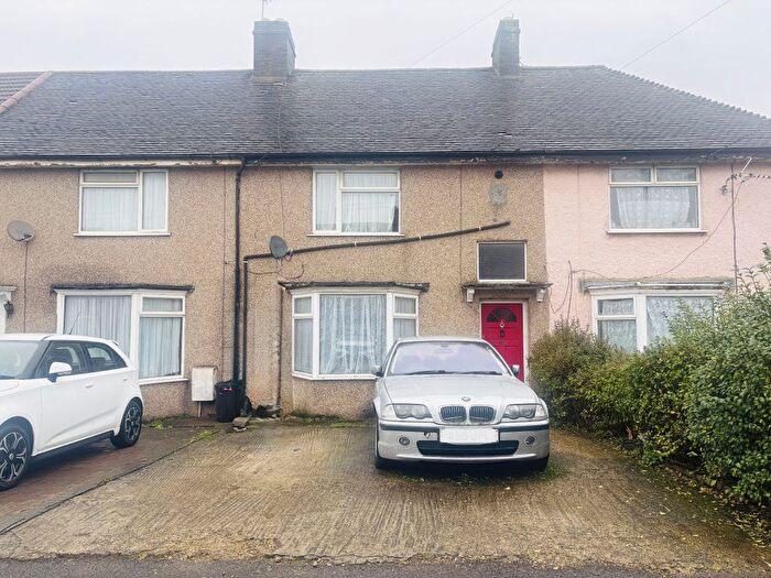 3 Bedroom Terraced House For Sale In Halsway, Hayes, UB3