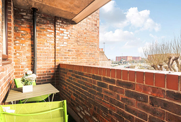 1 Bedroom Apartment For Sale In Cumberland Place, Bristol, BS8