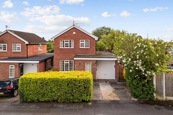 3 Bedroom Detached House For Sale In St Austell Avenue, Macclesfield, SK10