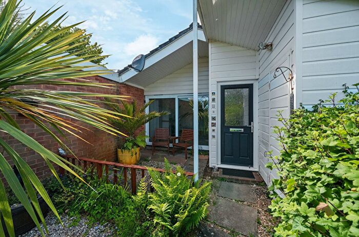 1 Bedroom Terraced Bungalow For Sale In Cumber Drive, Brixham, Devon, TQ5