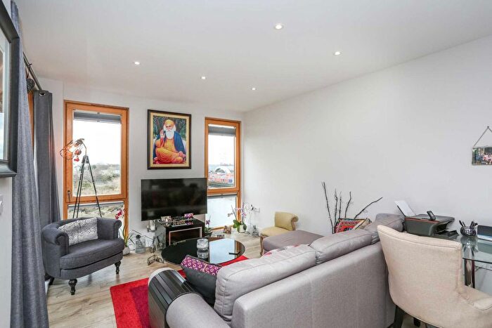 1 Bedroom Flat To Rent In Salcombe Court, St. Ives Place, Poplar, E14