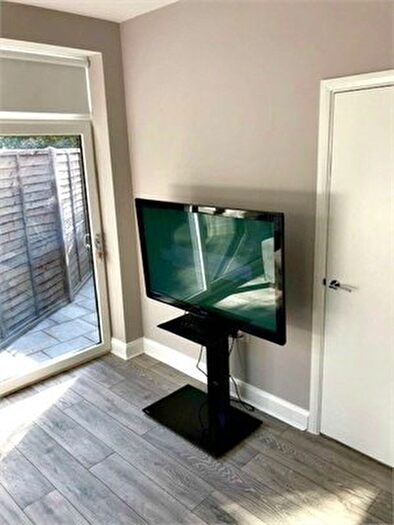 1 Bedroom Flat To Rent In Grove Road, Willesden Green, NW2