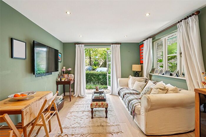 2 Bedroom Flat For Sale In Brompton Park Crescent, Fulham, London, SW6
