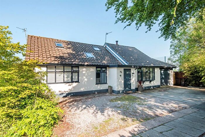 4 Bedroom Detached Bungalow For Sale In Pembroke Place, Leyland, PR25