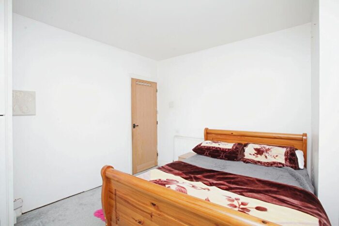 3 Bedroom Terraced House For Sale In Wallace Road, Keresley, Coventry, CV6