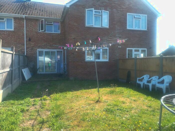 4 Bedroom House To Rent In Rolvenden Road, ME2