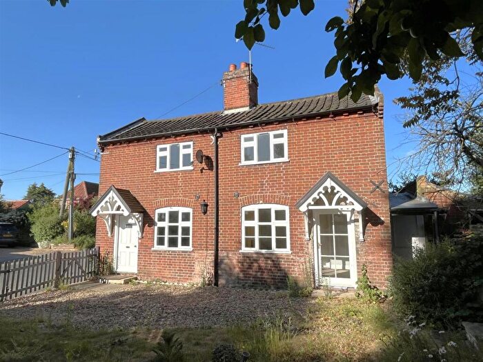 3 Bedroom Detached House For Sale In The Street, Earsham, Bungay, NR35