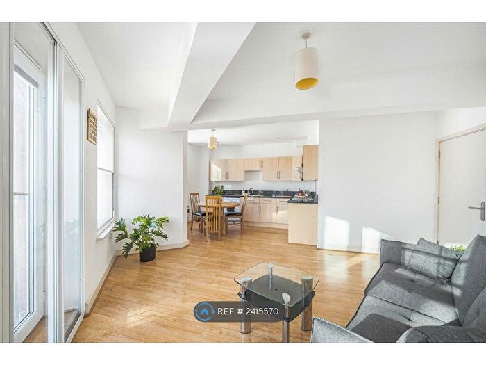 1 Bedroom Flat To Rent In Mcilroys Building, Reading, RG1