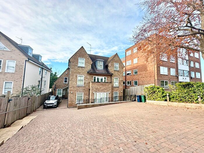 2 Bedroom Flat To Rent In Holden Road, London, N12