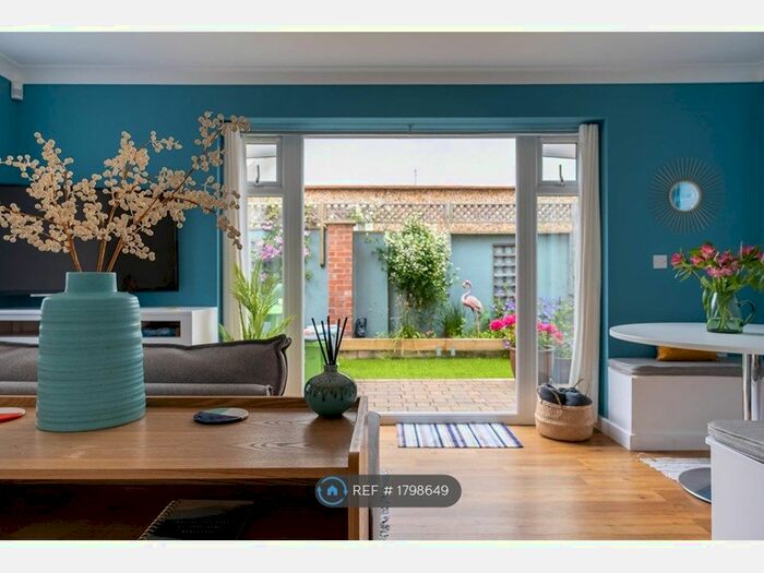 2 Bedroom Detached House To Rent In Highcliffe Mews, Highcliffe, BH23